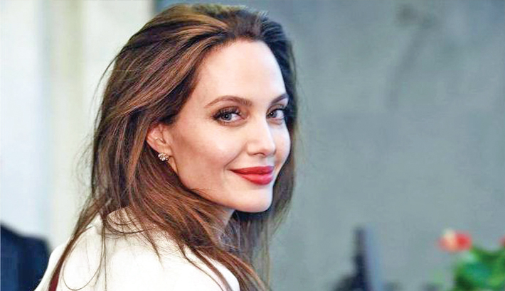 angelina-jolie-5-interesting-facts-breast-ovarian-cancer