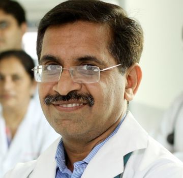 Docteur Dinesh Bhurani