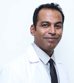 Il dottor Salil Shirodkar
