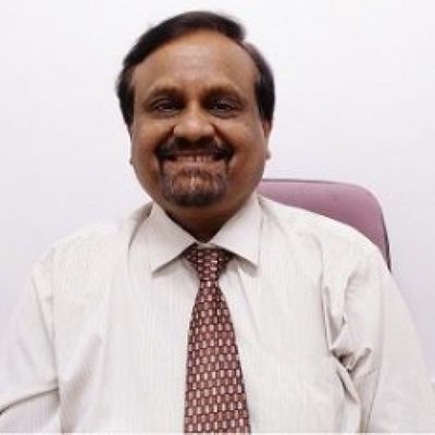 Il dottor Anil Karadkar