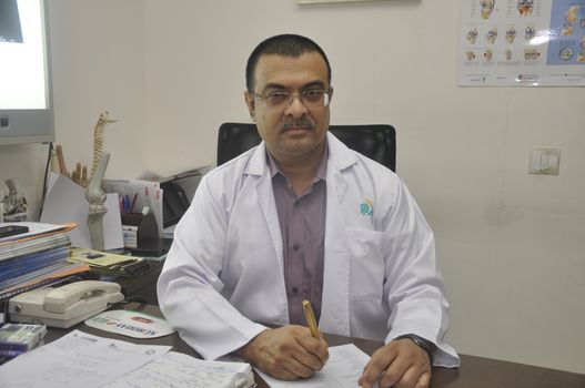 Il dottor Buddhadeb Chatterjee