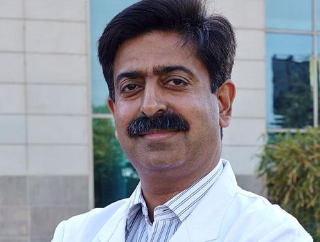 Д-р Нирадж Сандуджа